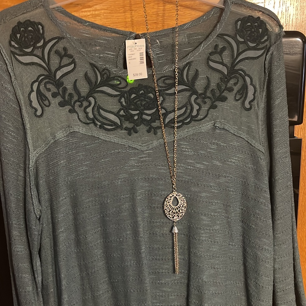 Maurice’s 3x Top never worn long sleeves true to size